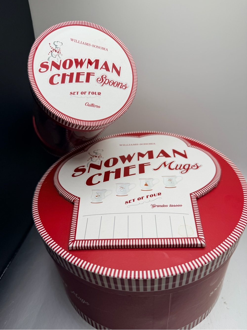 🔹NEW Williams Sonoma Snowman Chef Footed Mugs & Ceramic Spoons Holiday Set (NIB)